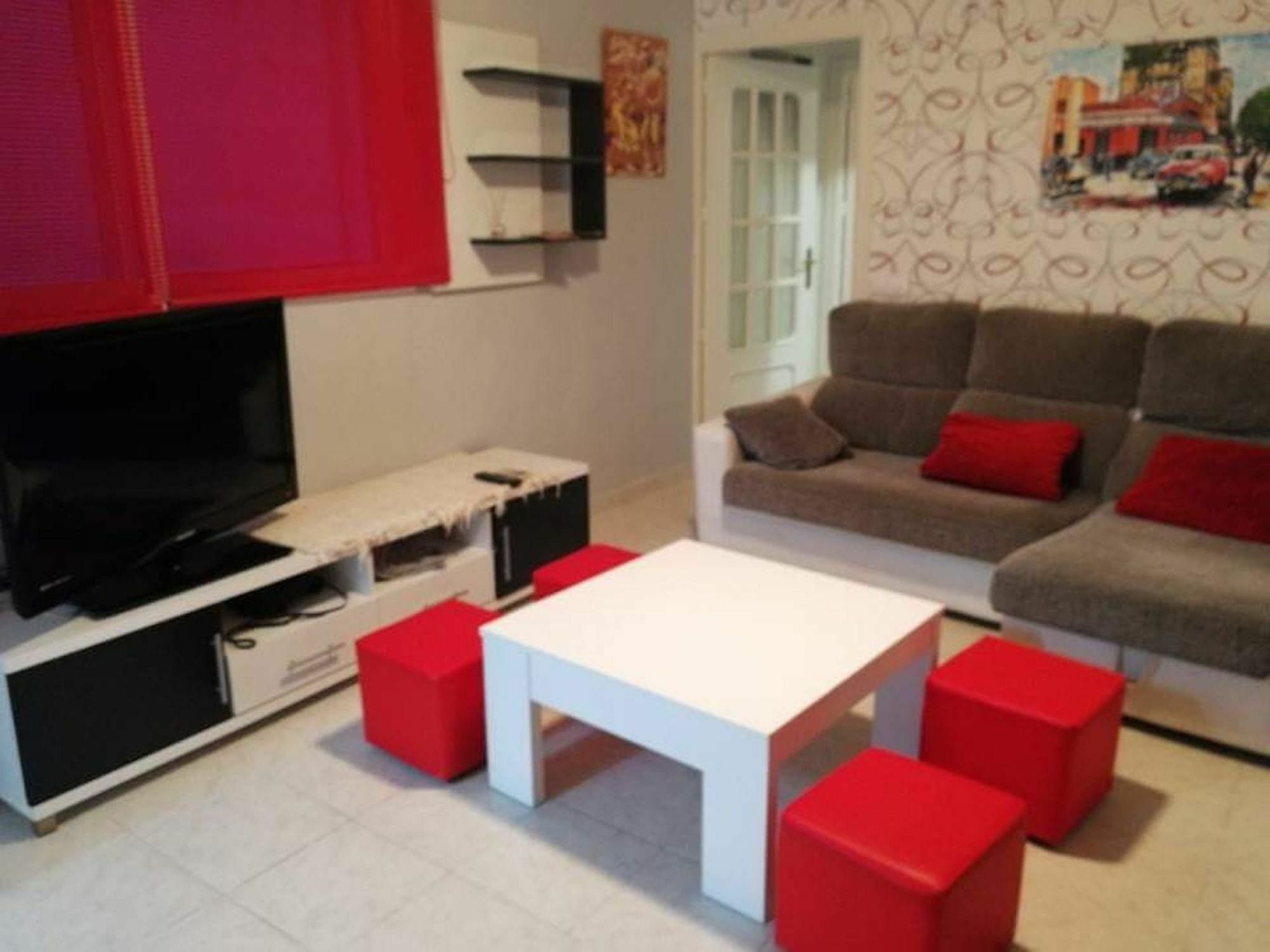 With One Bedroom In Sevilla, With Wonderful View, Balco Apartamento Sevilha